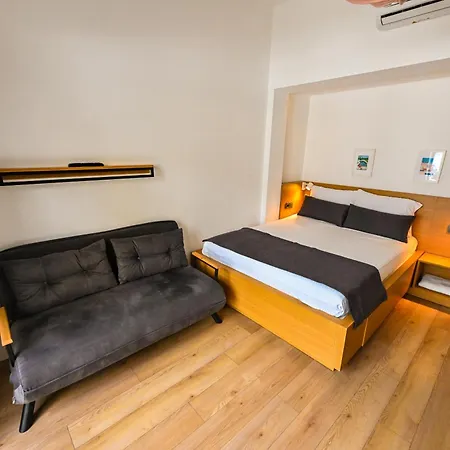 Otel Italic